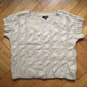 White short sleeve warm crew neck sweater